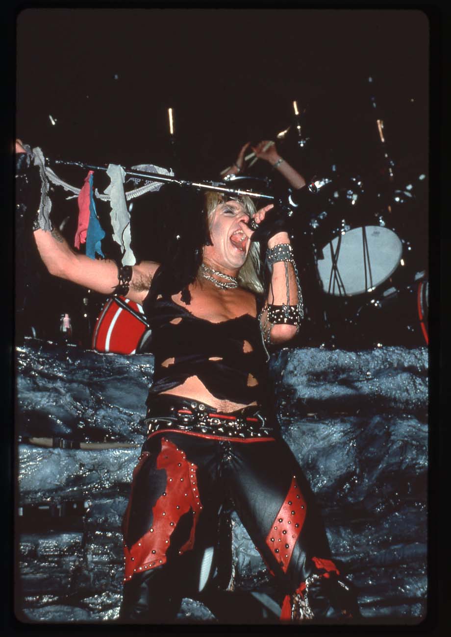 Bark at the Moon Tour: Vince