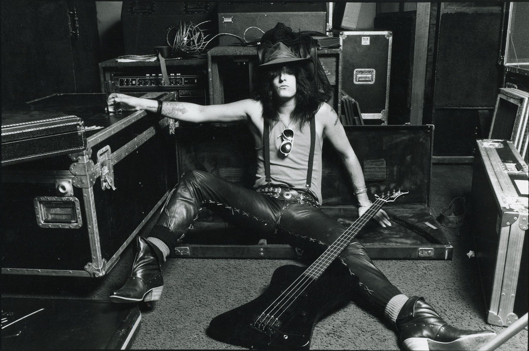 nikki sixx bass gear Nikki With Friends – Crüeseum